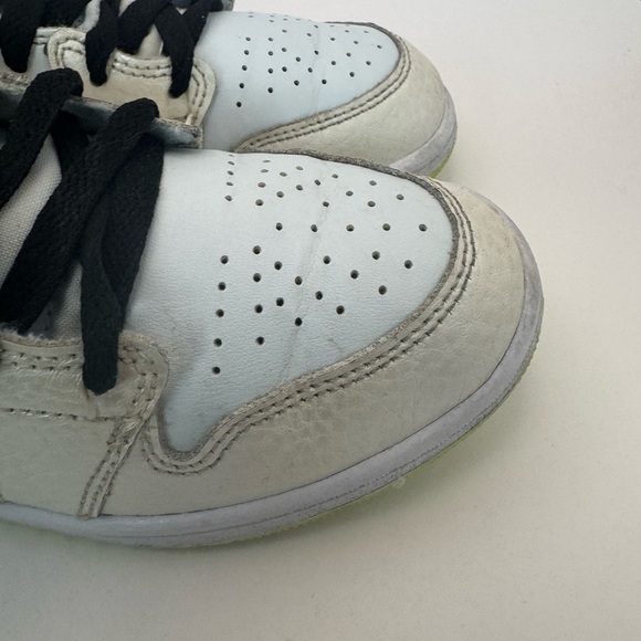 Air Jordan 1 Mid SE DV-1320-17 Size 2Y  Good Condition Green Swoosh Black Laces - Picture 6 of 16